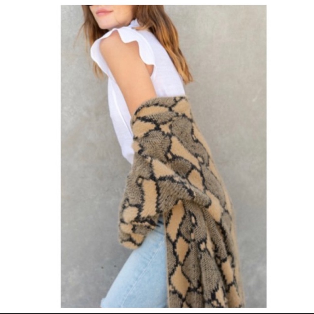 ABSOLUTELY FABULOUS LONG SWEATER SNAKESKIN JACKET - Picture 4 of 8